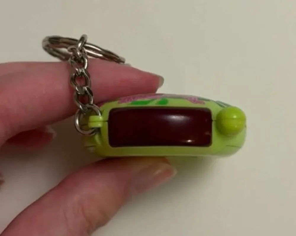 Vintage Tamagotchi Connection V3 Hibiscus Tropical Green TamaTown 2004 Keychain